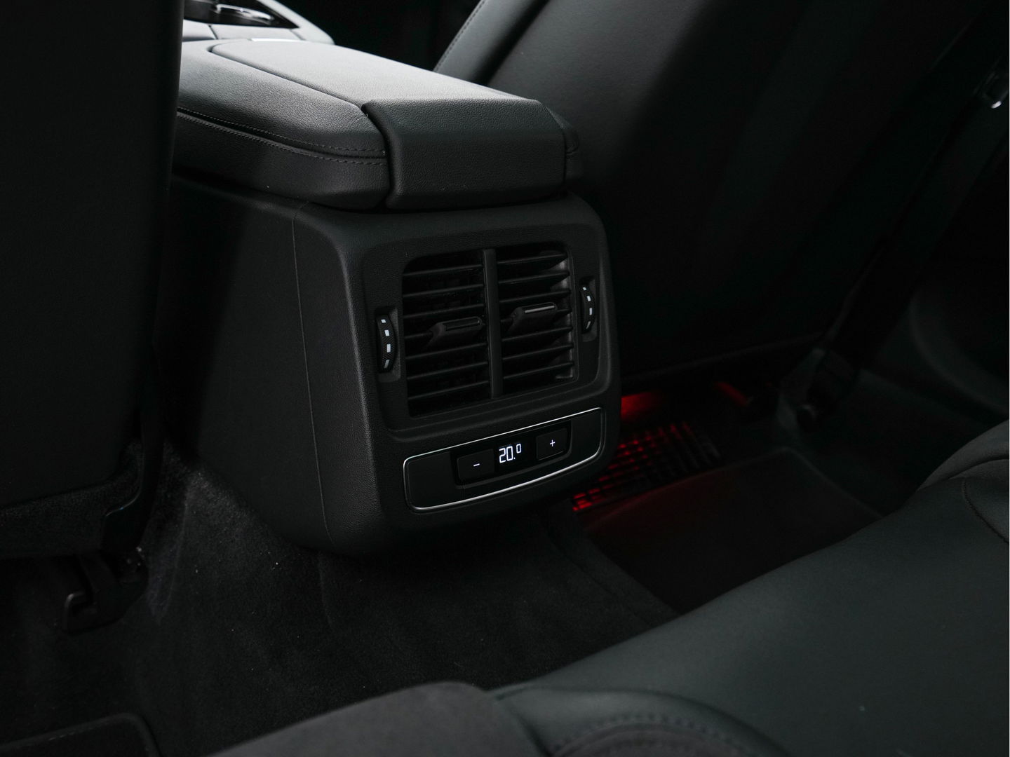 Audi e-tron GT 93 kWh AWD [ 3-Fase ] (INCL-BTW) *PANO | HEAD-UP | MATRIX-LED | LEATHER-MICROFIBRE | BANG/OLUFSEN-AUDIO  | ADAPTIVE-CRUISE | TOP-VIEW | AIR-SUSPENSION | MEMORY-PACK | KEYLESS | DIGI-COCKPIT | NAVI-FULLMAP | 21"ALU