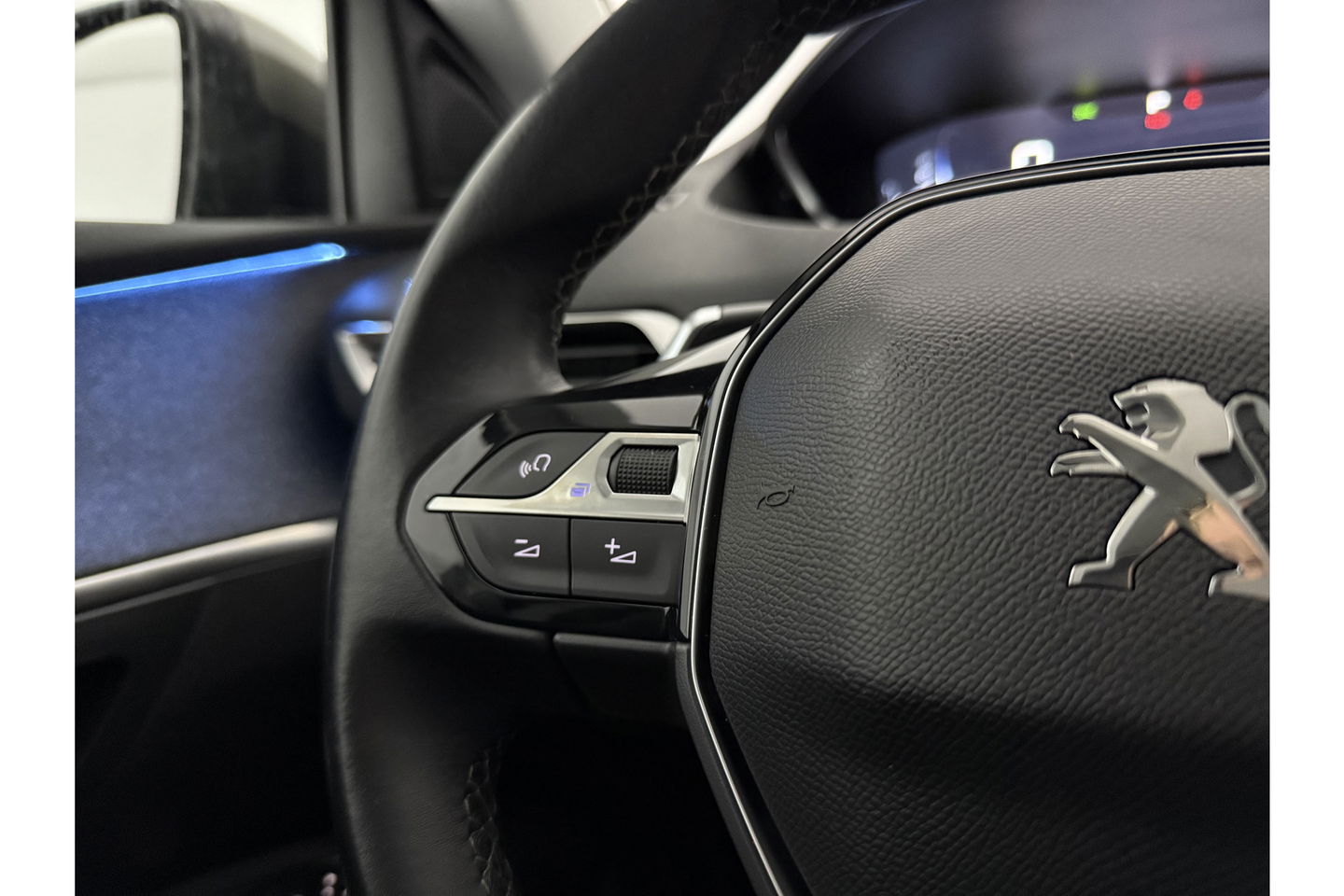 Peugeot 5008 1.2 PureTech Allure 7 Persoons 360Camera Sfeer LED Virtual Carplay Clima Cruise Navi PDC 19''LMV
