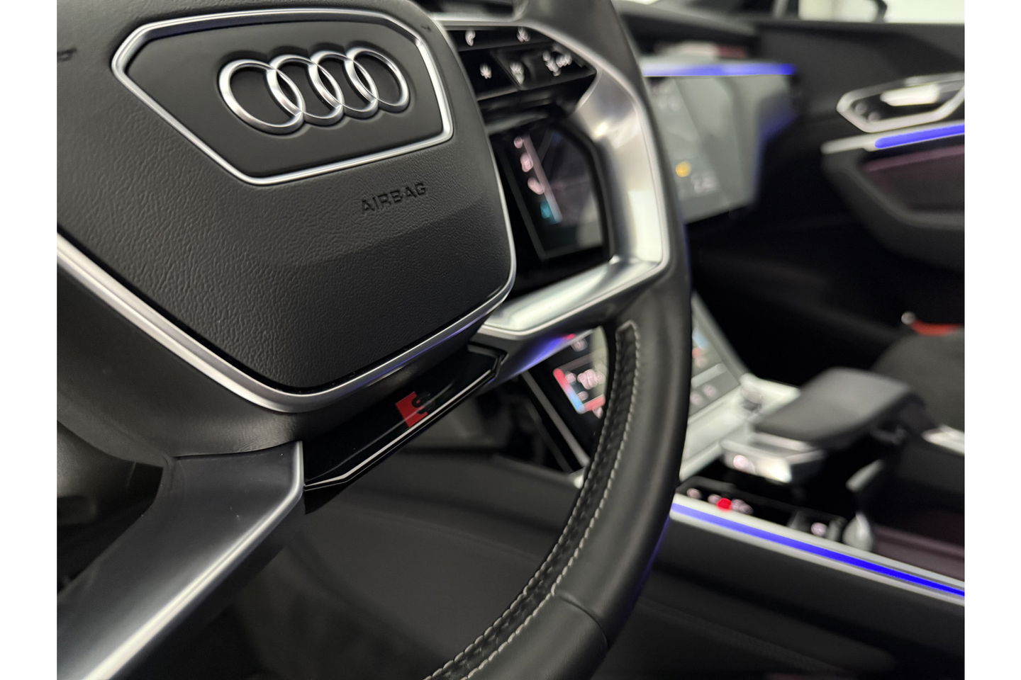 Audi e-tron 50 Quattro S Line 71 kWh 313PK Pano Sfeer Carplay LED 21''LMV Virtual Camera Clima Cruise Navi PDC Memory-seat