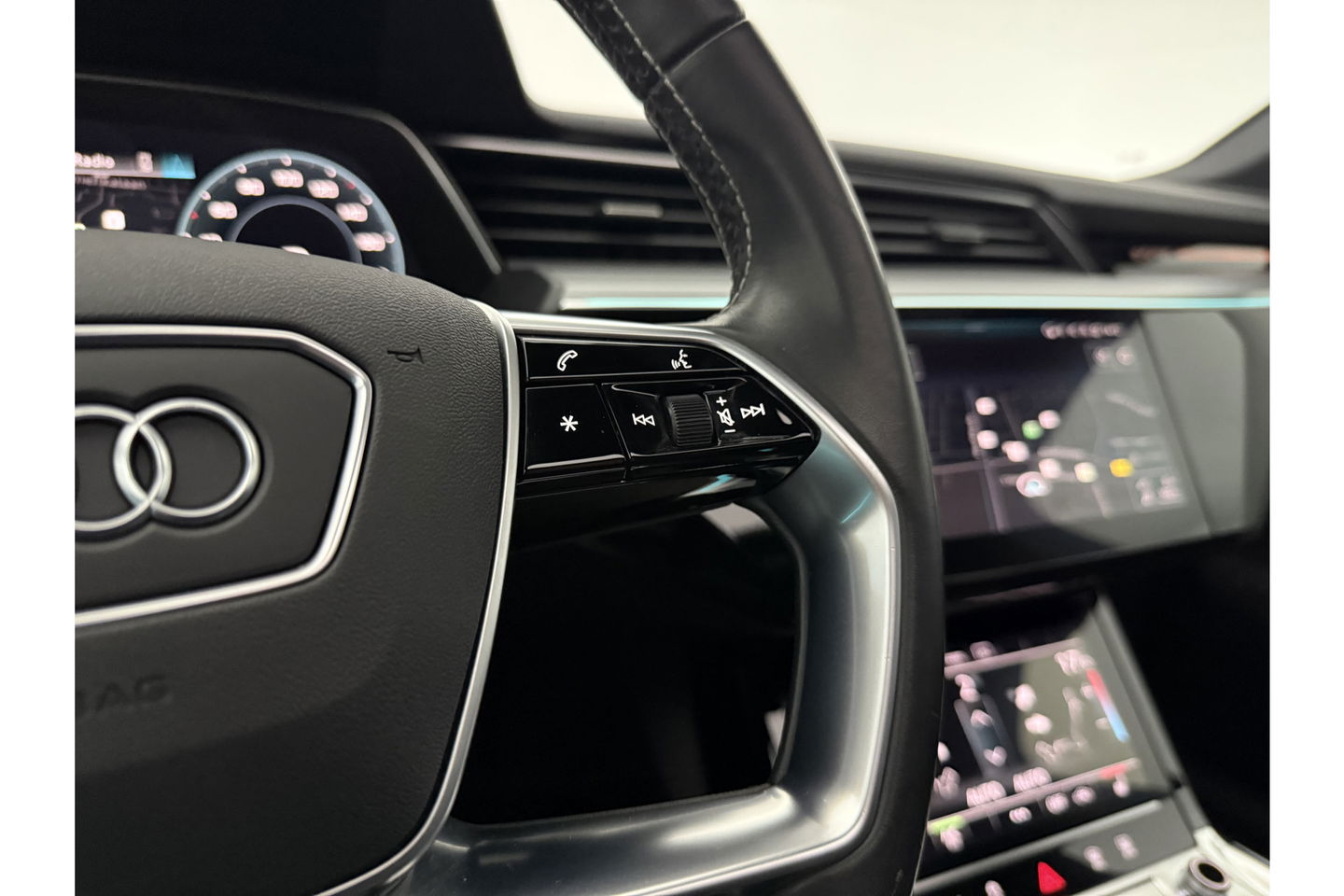 Audi e-tron 50 Quattro S Line 71 kWh 313PK Pano Sfeer Carplay LED 21''LMV Virtual Camera Clima Cruise Navi PDC Memory-seat