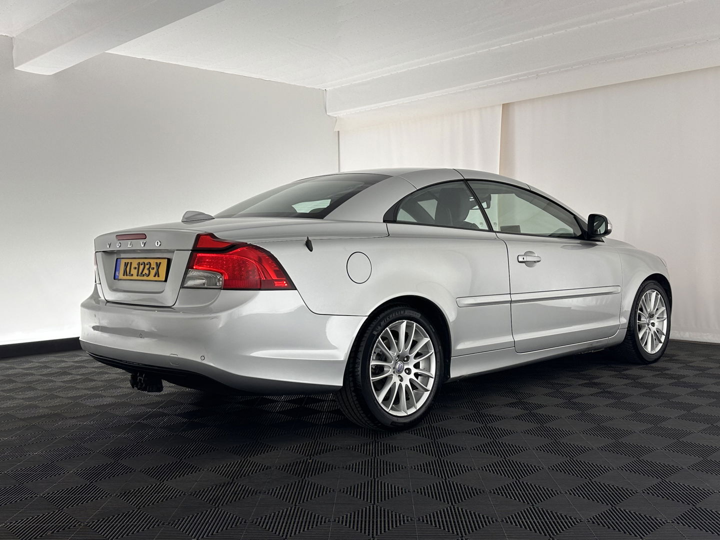 Volvo C70 Convertible 2.0D Summum Aut. *NAPPA-FULL-LEATHER | BI-XENON | NAVI-FULLMAP | MEMORY-PACK | ECC | PDC | CRUISE | TOWBAR | AIRSCARF | COMFORT-SEATS | 17''ALU*