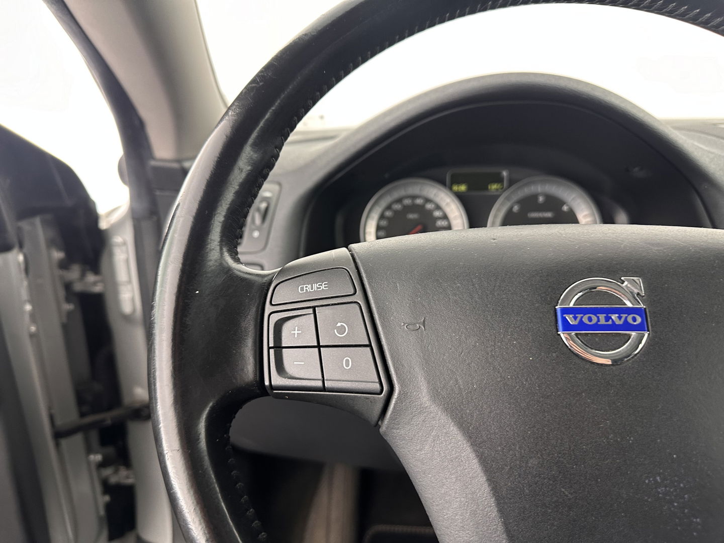 Volvo C70 Convertible 2.0D Summum Aut. *NAPPA-FULL-LEATHER | BI-XENON | NAVI-FULLMAP | MEMORY-PACK | ECC | PDC | CRUISE | TOWBAR | AIRSCARF | COMFORT-SEATS | 17''ALU*