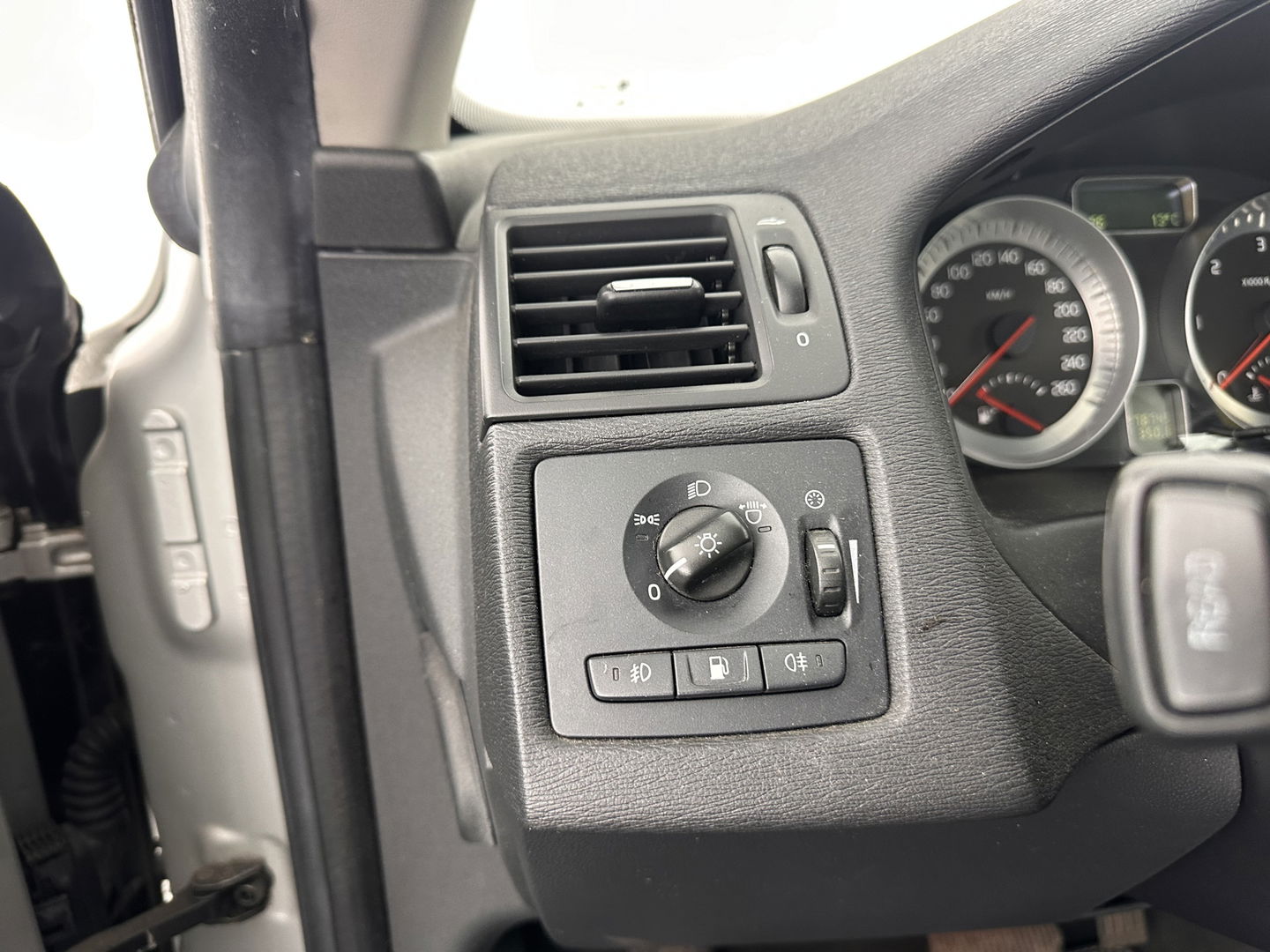 Volvo C70 Convertible 2.0D Summum Aut. *NAPPA-FULL-LEATHER | BI-XENON | NAVI-FULLMAP | MEMORY-PACK | ECC | PDC | CRUISE | TOWBAR | AIRSCARF | COMFORT-SEATS | 17''ALU*