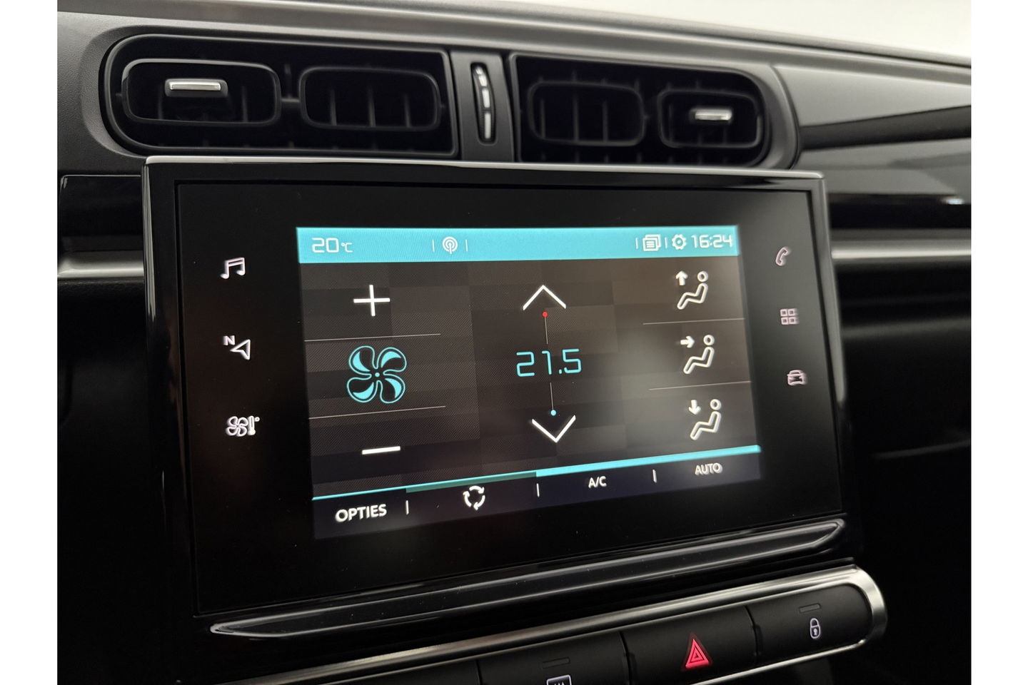 Citroën C3 1.2 PureTech Clima LED Cruise Trekhaak Carplay 16"LMV Navi PDC