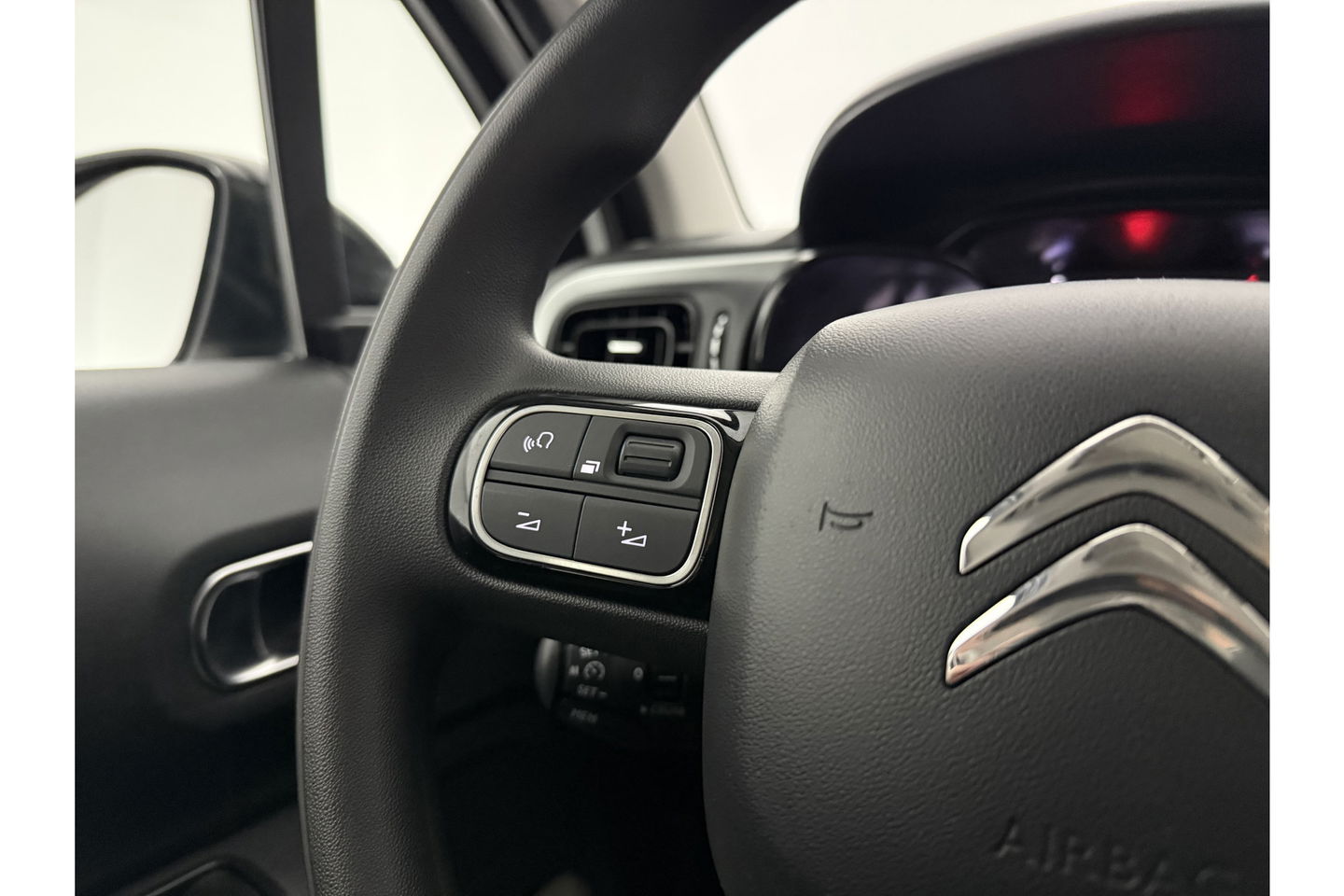 Citroën C3 1.2 PureTech Clima LED Cruise Trekhaak Carplay 16"LMV Navi PDC
