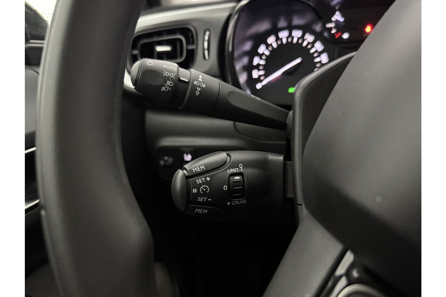 Citroën C3 1.2 PureTech Clima LED Cruise Trekhaak Carplay 16"LMV Navi PDC