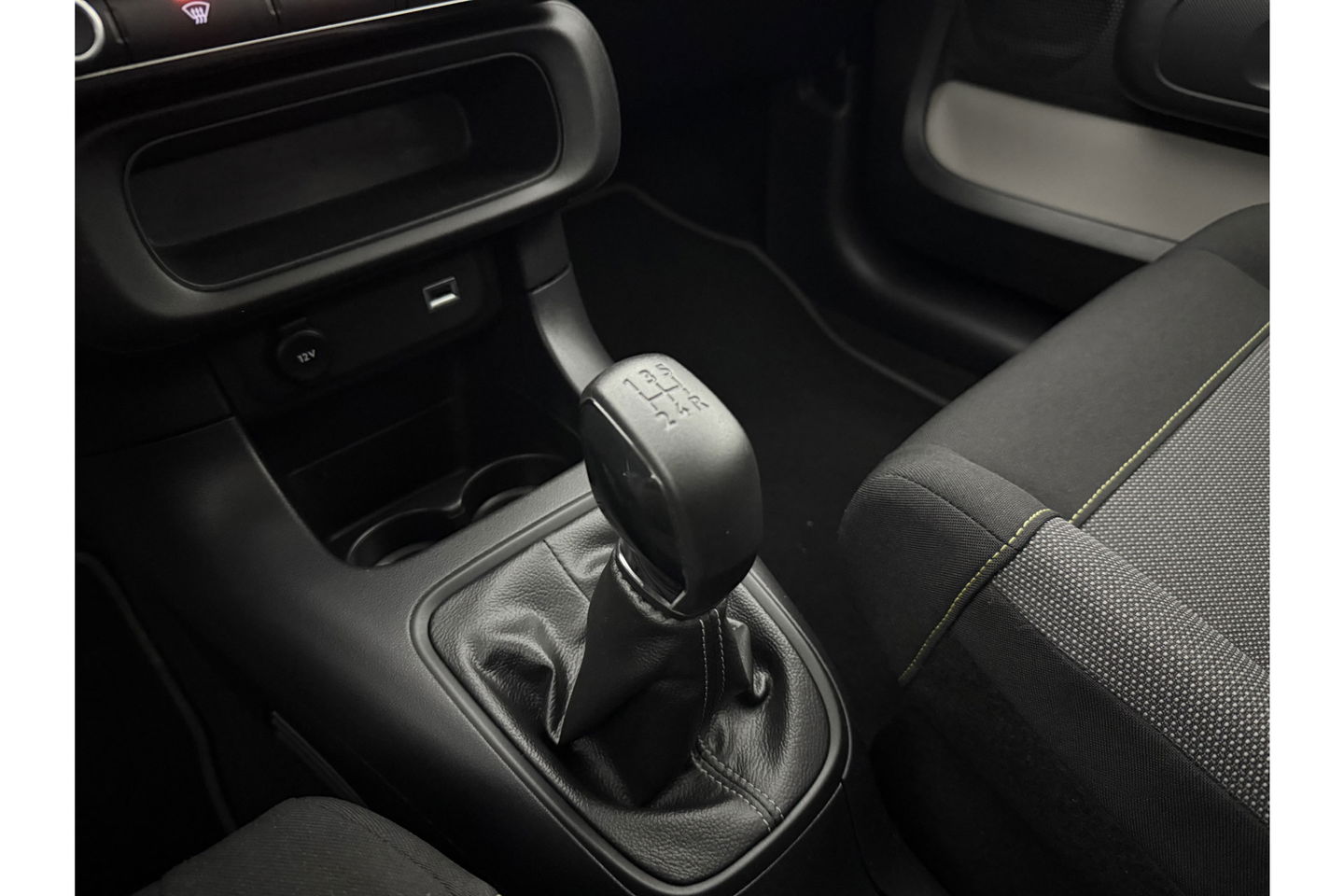 Citroën C3 1.2 PureTech Clima LED Cruise Trekhaak Carplay 16"LMV Navi PDC