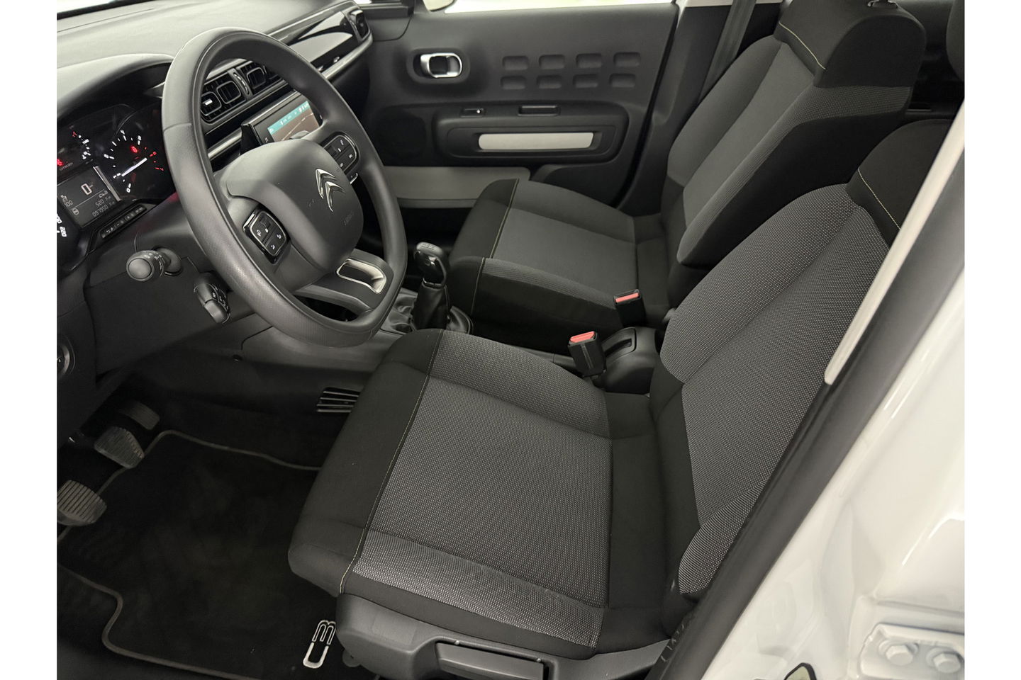 Citroën C3 1.2 PureTech Clima LED Cruise Trekhaak Carplay 16"LMV Navi PDC