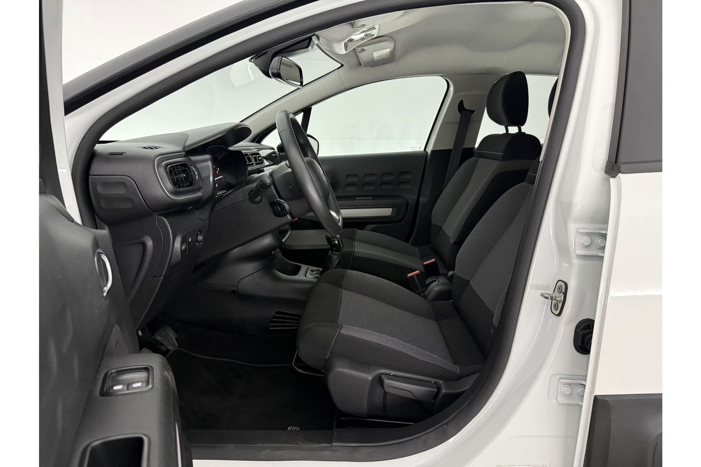Citroën C3 1.2 PureTech Clima LED Cruise Trekhaak Carplay 16"LMV Navi PDC