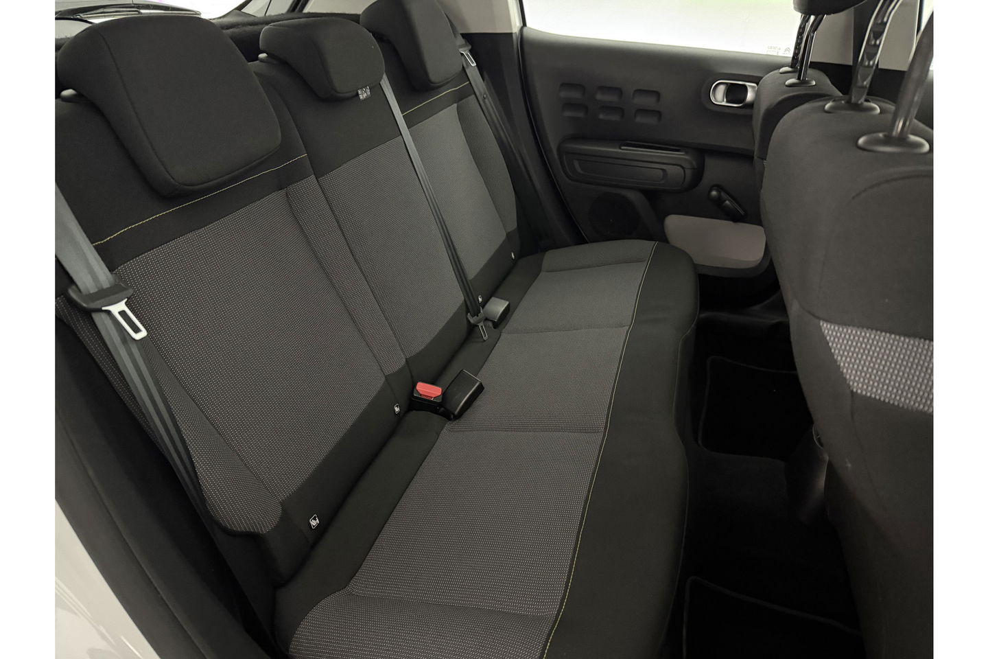 Citroën C3 1.2 PureTech Clima LED Cruise Trekhaak Carplay 16"LMV Navi PDC