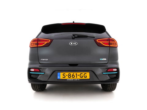 Kia e-Niro DynamicPlusLine 64 kWh [ 3-Fase ] (INCL-BTW) Aut. *FULL-LEATHER | NAVI-FULLMAP | DAB | ADAPT.CRUISE | BLINDSPOT | CAMERA | HEATED/COOLED-COMFORTSEATS | KEYLESS | JBL-SOUND | MEMORY-PACK | DIGI-COCKPIT | SHIFT-PADDLES | ...