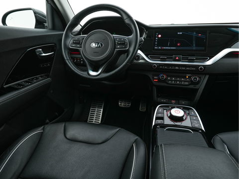 Kia e-Niro DynamicPlusLine 64 kWh [ 3-Fase ] (INCL-BTW) Aut. *FULL-LEATHER | NAVI-FULLMAP | DAB | ADAPT.CRUISE | BLINDSPOT | CAMERA | HEATED/COOLED-COMFORTSEATS | KEYLESS | JBL-SOUND | MEMORY-PACK | DIGI-COCKPIT | SHIFT-PADDLES | ...