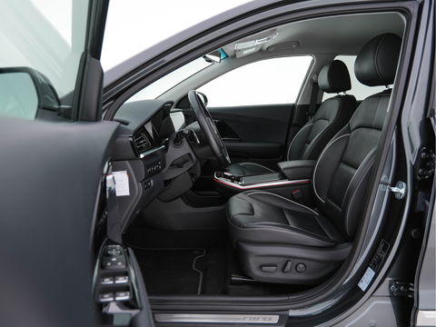 Kia e-Niro DynamicPlusLine 64 kWh [ 3-Fase ] (INCL-BTW) Aut. *FULL-LEATHER | NAVI-FULLMAP | DAB | ADAPT.CRUISE | BLINDSPOT | CAMERA | HEATED/COOLED-COMFORTSEATS | KEYLESS | JBL-SOUND | MEMORY-PACK | DIGI-COCKPIT | SHIFT-PADDLES | ...