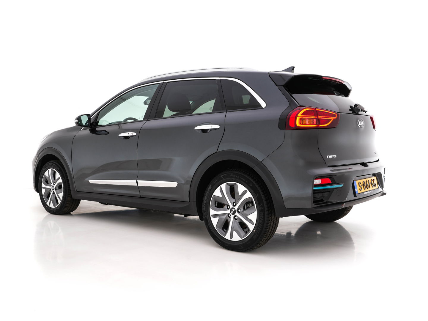 Kia e-Niro DynamicPlusLine 64 kWh [ 3-Fase ] (INCL-BTW) Aut. *FULL-LEATHER | NAVI-FULLMAP | DAB | ADAPT.CRUISE | BLINDSPOT | CAMERA | HEATED/COOLED-COMFORTSEATS | KEYLESS | JBL-SOUND | MEMORY-PACK | DIGI-COCKPIT | SHIFT-PADDLES | ...