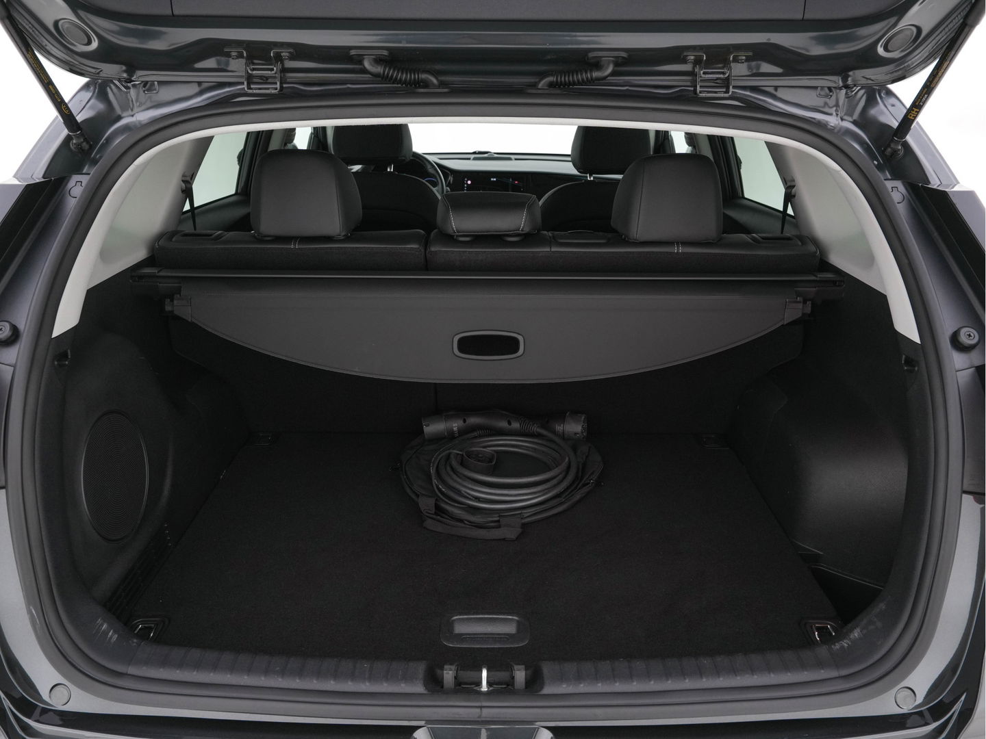 Kia e-Niro DynamicPlusLine 64 kWh [ 3-Fase ] (INCL-BTW) Aut. *FULL-LEATHER | NAVI-FULLMAP | DAB | ADAPT.CRUISE | BLINDSPOT | CAMERA | HEATED/COOLED-COMFORTSEATS | KEYLESS | JBL-SOUND | MEMORY-PACK | DIGI-COCKPIT | SHIFT-PADDLES | ...