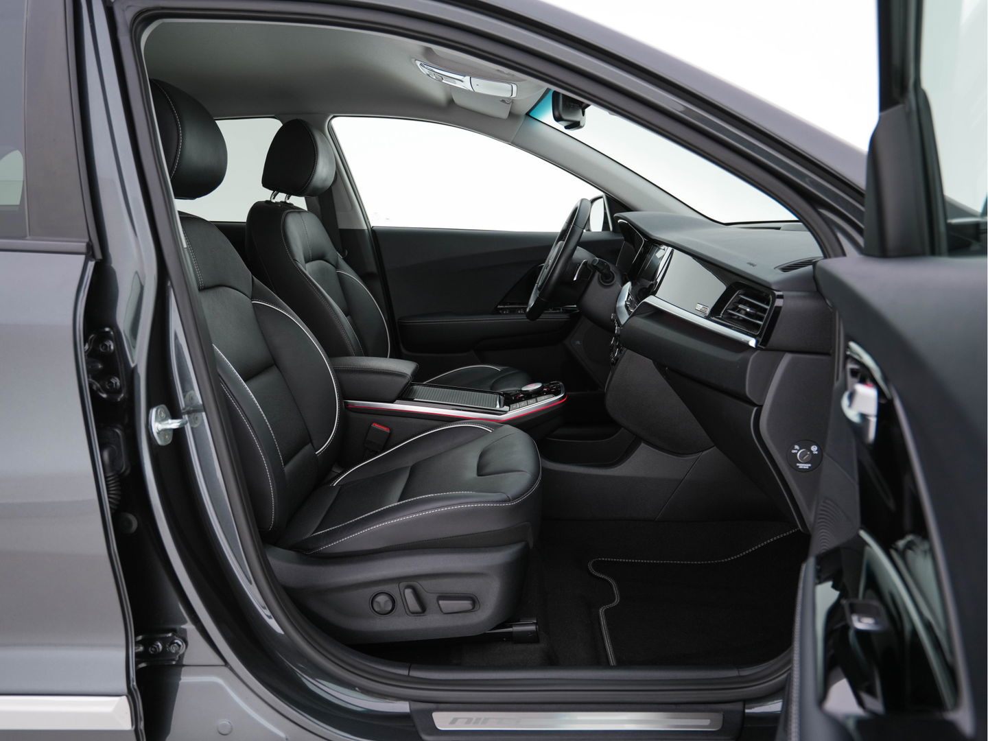 Kia e-Niro DynamicPlusLine 64 kWh [ 3-Fase ] (INCL-BTW) Aut. *FULL-LEATHER | NAVI-FULLMAP | DAB | ADAPT.CRUISE | BLINDSPOT | CAMERA | HEATED/COOLED-COMFORTSEATS | KEYLESS | JBL-SOUND | MEMORY-PACK | DIGI-COCKPIT | SHIFT-PADDLES | ...