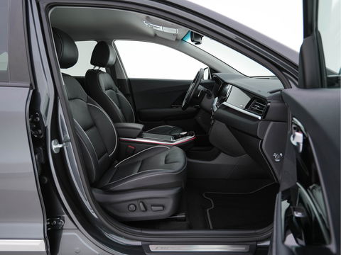 Kia e-Niro DynamicPlusLine 64 kWh [ 3-Fase ] (INCL-BTW) Aut. *FULL-LEATHER | NAVI-FULLMAP | DAB | ADAPT.CRUISE | BLINDSPOT | CAMERA | HEATED/COOLED-COMFORTSEATS | KEYLESS | JBL-SOUND | MEMORY-PACK | DIGI-COCKPIT | SHIFT-PADDLES | ...