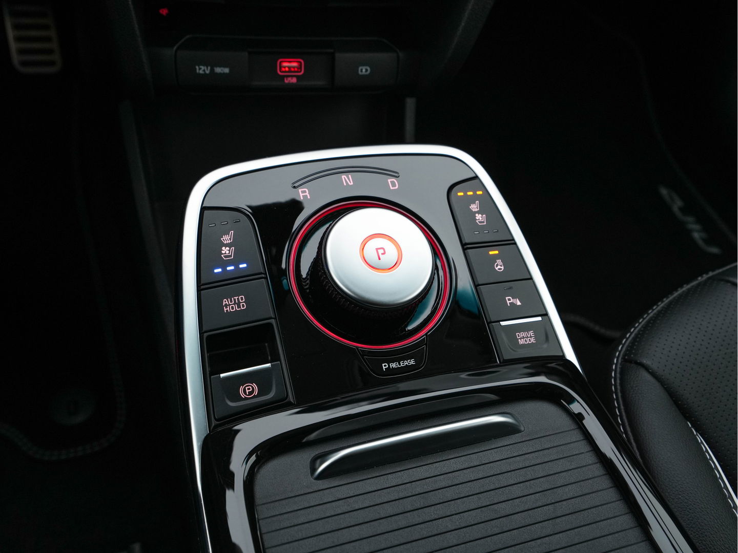 Kia e-Niro DynamicPlusLine 64 kWh [ 3-Fase ] (INCL-BTW) Aut. *FULL-LEATHER | NAVI-FULLMAP | DAB | ADAPT.CRUISE | BLINDSPOT | CAMERA | HEATED/COOLED-COMFORTSEATS | KEYLESS | JBL-SOUND | MEMORY-PACK | DIGI-COCKPIT | SHIFT-PADDLES | ...