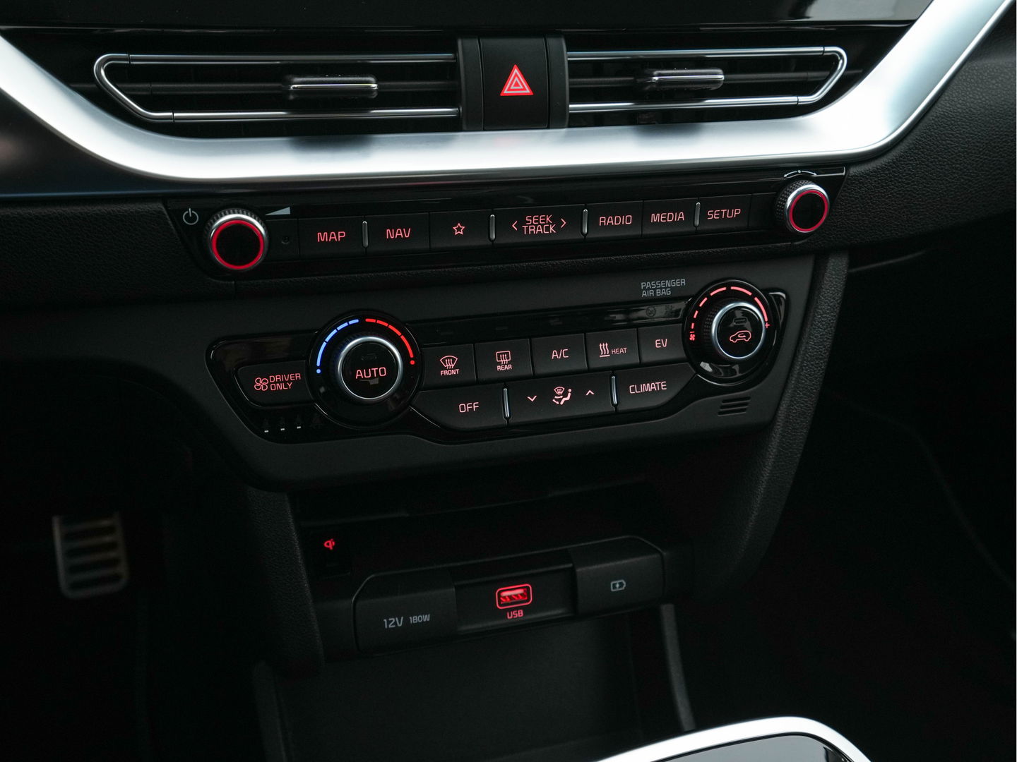 Kia e-Niro DynamicPlusLine 64 kWh [ 3-Fase ] (INCL-BTW) Aut. *FULL-LEATHER | NAVI-FULLMAP | DAB | ADAPT.CRUISE | BLINDSPOT | CAMERA | HEATED/COOLED-COMFORTSEATS | KEYLESS | JBL-SOUND | MEMORY-PACK | DIGI-COCKPIT | SHIFT-PADDLES | ...