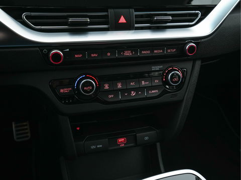 Kia e-Niro DynamicPlusLine 64 kWh [ 3-Fase ] (INCL-BTW) Aut. *FULL-LEATHER | NAVI-FULLMAP | DAB | ADAPT.CRUISE | BLINDSPOT | CAMERA | HEATED/COOLED-COMFORTSEATS | KEYLESS | JBL-SOUND | MEMORY-PACK | DIGI-COCKPIT | SHIFT-PADDLES | ...