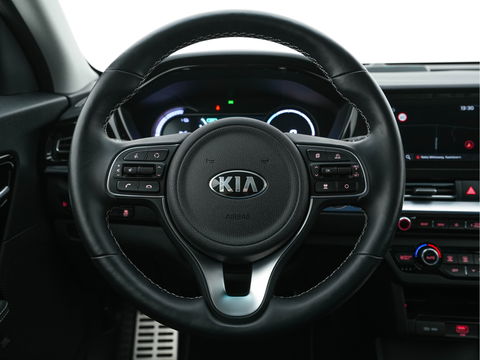Kia e-Niro DynamicPlusLine 64 kWh [ 3-Fase ] (INCL-BTW) Aut. *FULL-LEATHER | NAVI-FULLMAP | DAB | ADAPT.CRUISE | BLINDSPOT | CAMERA | HEATED/COOLED-COMFORTSEATS | KEYLESS | JBL-SOUND | MEMORY-PACK | DIGI-COCKPIT | SHIFT-PADDLES | ...