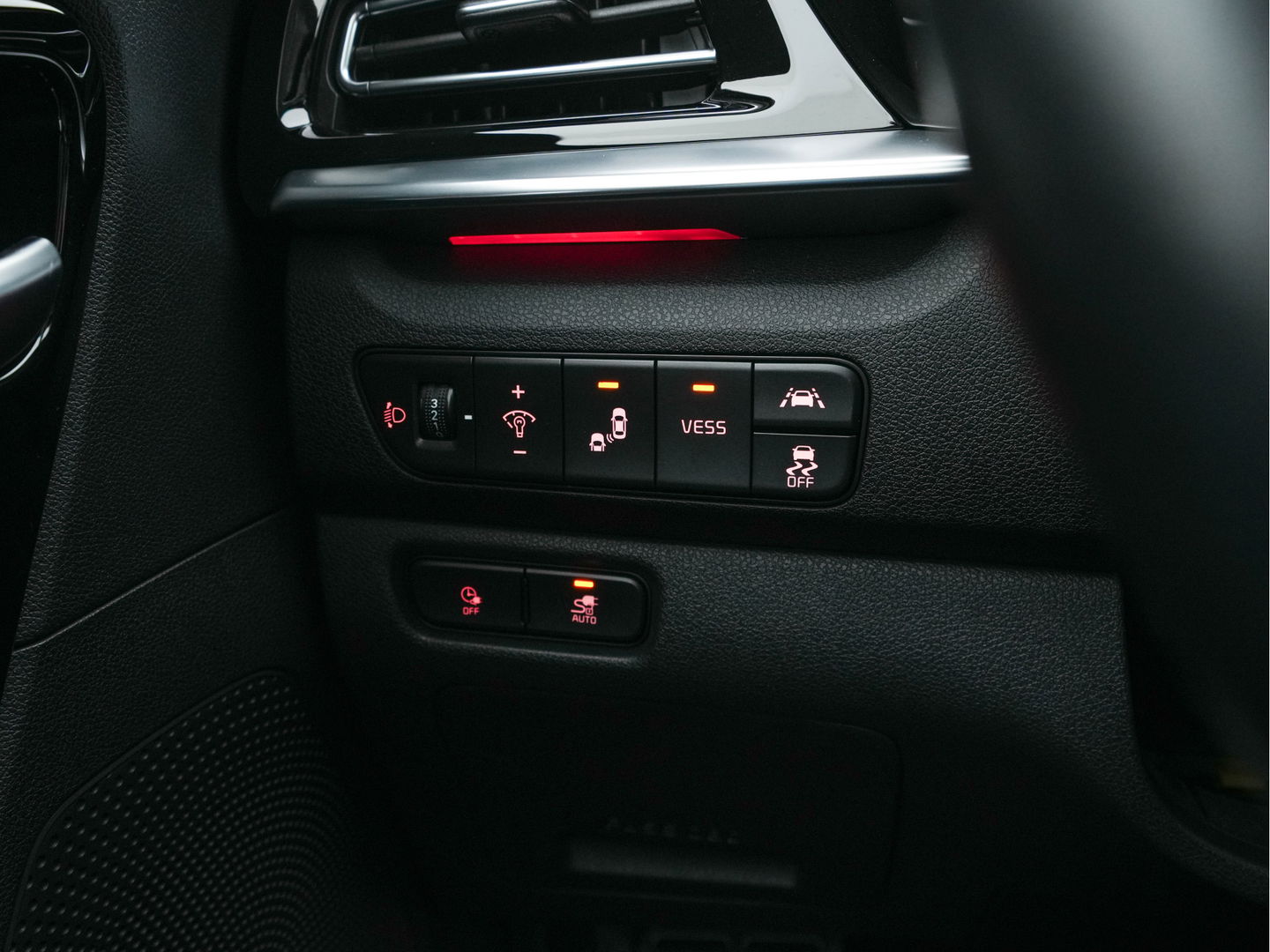 Kia e-Niro DynamicPlusLine 64 kWh [ 3-Fase ] (INCL-BTW) Aut. *FULL-LEATHER | NAVI-FULLMAP | DAB | ADAPT.CRUISE | BLINDSPOT | CAMERA | HEATED/COOLED-COMFORTSEATS | KEYLESS | JBL-SOUND | MEMORY-PACK | DIGI-COCKPIT | SHIFT-PADDLES | ...