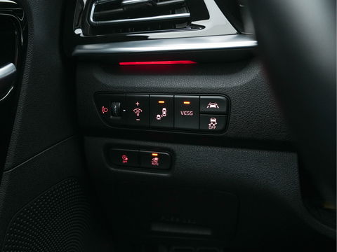 Kia e-Niro DynamicPlusLine 64 kWh [ 3-Fase ] (INCL-BTW) Aut. *FULL-LEATHER | NAVI-FULLMAP | DAB | ADAPT.CRUISE | BLINDSPOT | CAMERA | HEATED/COOLED-COMFORTSEATS | KEYLESS | JBL-SOUND | MEMORY-PACK | DIGI-COCKPIT | SHIFT-PADDLES | ...