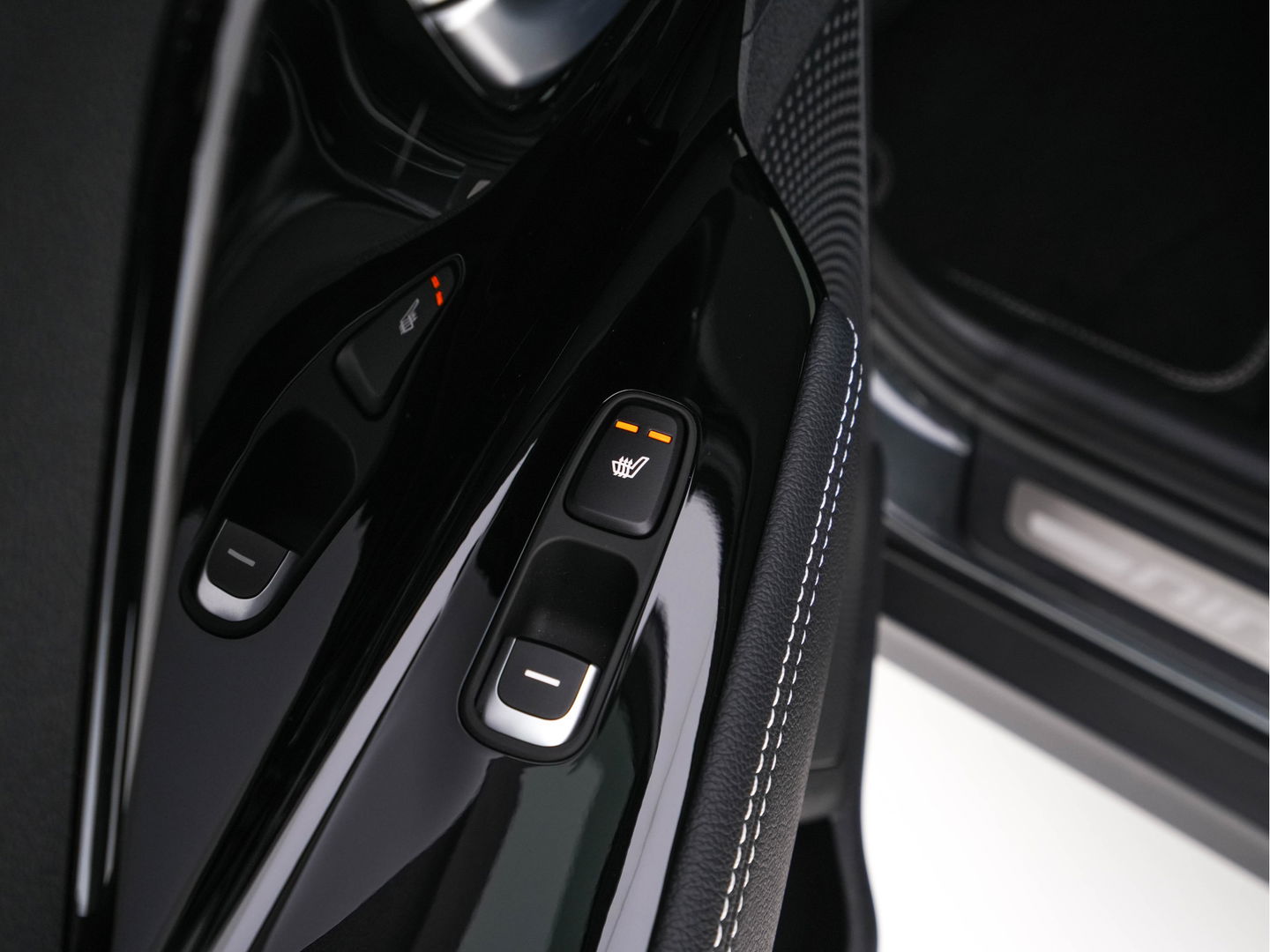 Kia e-Niro DynamicPlusLine 64 kWh [ 3-Fase ] (INCL-BTW) Aut. *FULL-LEATHER | NAVI-FULLMAP | DAB | ADAPT.CRUISE | BLINDSPOT | CAMERA | HEATED/COOLED-COMFORTSEATS | KEYLESS | JBL-SOUND | MEMORY-PACK | DIGI-COCKPIT | SHIFT-PADDLES | ...
