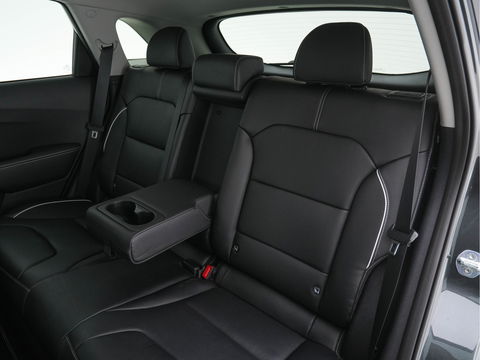 Kia e-Niro DynamicPlusLine 64 kWh [ 3-Fase ] (INCL-BTW) Aut. *FULL-LEATHER | NAVI-FULLMAP | DAB | ADAPT.CRUISE | BLINDSPOT | CAMERA | HEATED/COOLED-COMFORTSEATS | KEYLESS | JBL-SOUND | MEMORY-PACK | DIGI-COCKPIT | SHIFT-PADDLES | ...