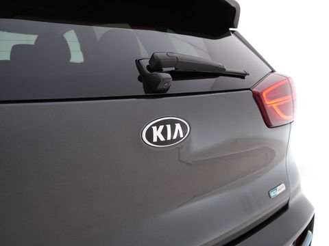 Kia e-Niro DynamicPlusLine 64 kWh [ 3-Fase ] (INCL-BTW) Aut. *FULL-LEATHER | NAVI-FULLMAP | DAB | ADAPT.CRUISE | BLINDSPOT | CAMERA | HEATED/COOLED-COMFORTSEATS | KEYLESS | JBL-SOUND | MEMORY-PACK | DIGI-COCKPIT | SHIFT-PADDLES | ...