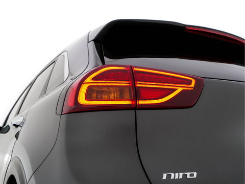 Kia e-Niro DynamicPlusLine 64 kWh [ 3-Fase ] (INCL-BTW) Aut. *FULL-LEATHER | NAVI-FULLMAP | DAB | ADAPT.CRUISE | BLINDSPOT | CAMERA | HEATED/COOLED-COMFORTSEATS | KEYLESS | JBL-SOUND | MEMORY-PACK | DIGI-COCKPIT | SHIFT-PADDLES | ...