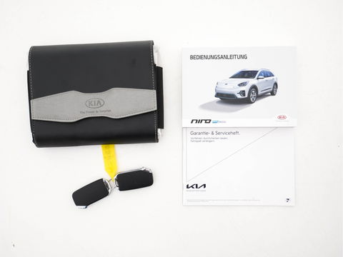 Kia e-Niro DynamicPlusLine 64 kWh [ 3-Fase ] (INCL-BTW) Aut. *FULL-LEATHER | NAVI-FULLMAP | DAB | ADAPT.CRUISE | BLINDSPOT | CAMERA | HEATED/COOLED-COMFORTSEATS | KEYLESS | JBL-SOUND | MEMORY-PACK | DIGI-COCKPIT | SHIFT-PADDLES | ...