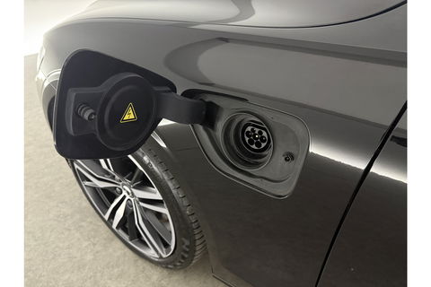 Volvo V60 2.0 T8 Twin Engine 355PK AWD R-Design Pano b/o LED 360camera Trekhaak Virtual Head-up Display Carplay Cruise Navi 19"LMV Memory-Seats Leder PDC