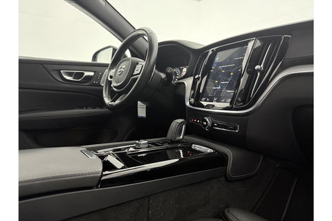 Volvo V60 2.0 T8 Twin Engine 355PK AWD R-Design Pano b/o LED 360camera Trekhaak Virtual Head-up Display Carplay Cruise Navi 19"LMV Memory-Seats Leder PDC