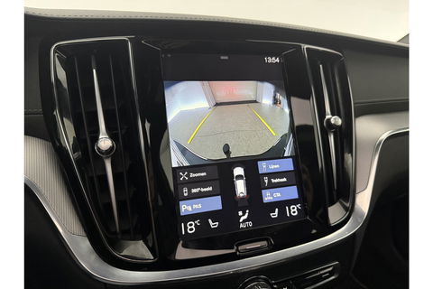 Volvo V60 2.0 T8 Twin Engine 355PK AWD R-Design Pano b/o LED 360camera Trekhaak Virtual Head-up Display Carplay Cruise Navi 19"LMV Memory-Seats Leder PDC