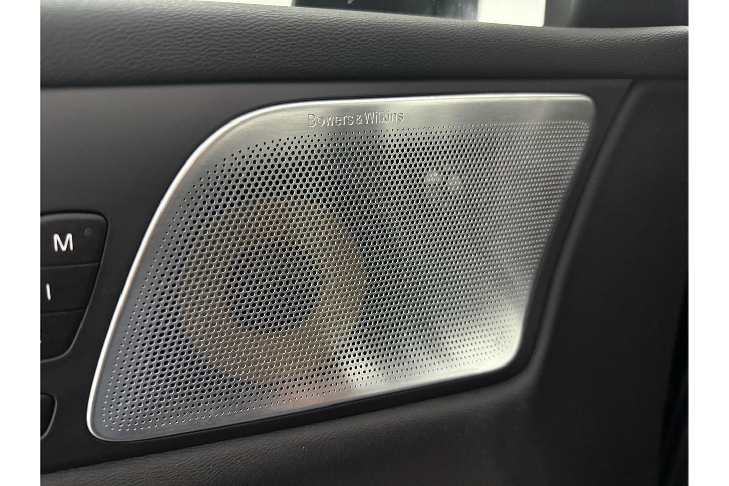 Volvo V60 2.0 T8 Twin Engine 355PK AWD R-Design Pano b/o LED 360camera Trekhaak Virtual Head-up Display Carplay Cruise Navi 19"LMV Memory-Seats Leder PDC