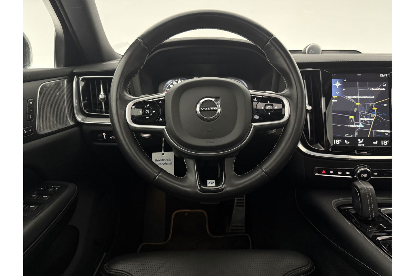 Volvo V60 2.0 T8 Twin Engine 355PK AWD R-Design Pano b/o LED 360camera Trekhaak Virtual Head-up Display Carplay Cruise Navi 19"LMV Memory-Seats Leder PDC