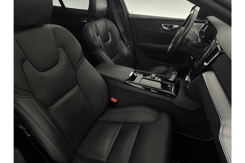 Volvo V60 2.0 T8 Twin Engine 355PK AWD R-Design Pano b/o LED 360camera Trekhaak Virtual Head-up Display Carplay Cruise Navi 19"LMV Memory-Seats Leder PDC
