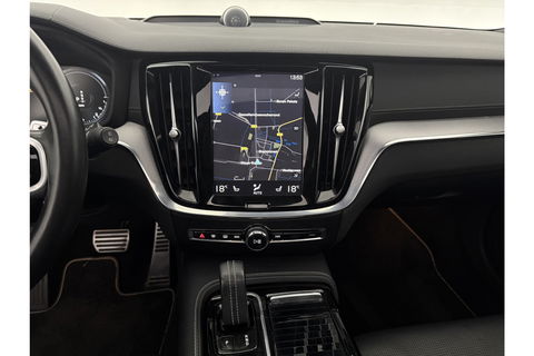Volvo V60 2.0 T8 Twin Engine 355PK AWD R-Design Pano b/o LED 360camera Trekhaak Virtual Head-up Display Carplay Cruise Navi 19"LMV Memory-Seats Leder PDC