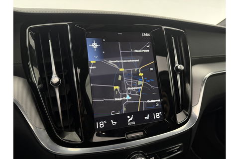 Volvo V60 2.0 T8 Twin Engine 355PK AWD R-Design Pano b/o LED 360camera Trekhaak Virtual Head-up Display Carplay Cruise Navi 19"LMV Memory-Seats Leder PDC