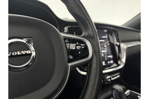 Volvo V60 2.0 T8 Twin Engine 355PK AWD R-Design Pano b/o LED 360camera Trekhaak Virtual Head-up Display Carplay Cruise Navi 19"LMV Memory-Seats Leder PDC
