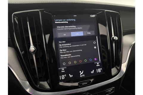 Volvo V60 2.0 T8 Twin Engine 355PK AWD R-Design Pano b/o LED 360camera Trekhaak Virtual Head-up Display Carplay Cruise Navi 19"LMV Memory-Seats Leder PDC