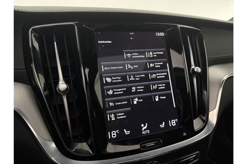 Volvo V60 2.0 T8 Twin Engine 355PK AWD R-Design Pano b/o LED 360camera Trekhaak Virtual Head-up Display Carplay Cruise Navi 19"LMV Memory-Seats Leder PDC
