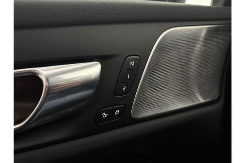 Volvo V60 2.0 T8 Twin Engine 355PK AWD R-Design Pano b/o LED 360camera Trekhaak Virtual Head-up Display Carplay Cruise Navi 19"LMV Memory-Seats Leder PDC