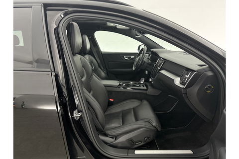 Volvo V60 2.0 T8 Twin Engine 355PK AWD R-Design Pano b/o LED 360camera Trekhaak Virtual Head-up Display Carplay Cruise Navi 19"LMV Memory-Seats Leder PDC
