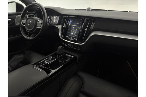Volvo V60 2.0 T8 Twin Engine 355PK AWD R-Design Pano b/o LED 360camera Trekhaak Virtual Head-up Display Carplay Cruise Navi 19"LMV Memory-Seats Leder PDC
