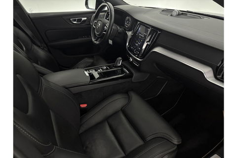 Volvo V60 2.0 T8 Twin Engine 355PK AWD R-Design Pano b/o LED 360camera Trekhaak Virtual Head-up Display Carplay Cruise Navi 19"LMV Memory-Seats Leder PDC