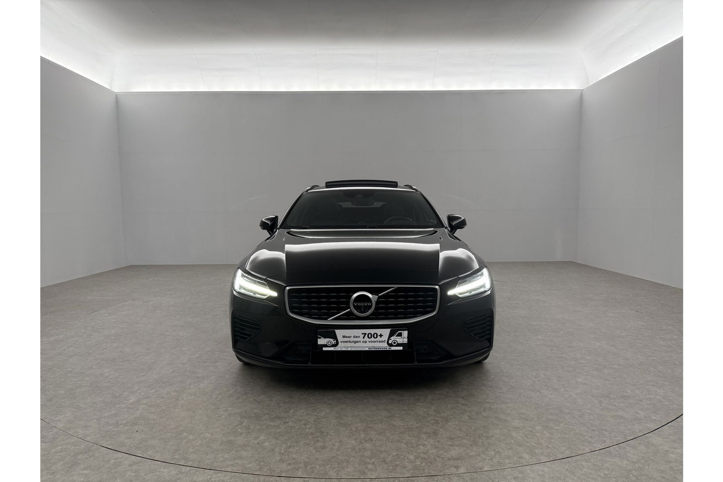 Volvo V60 2.0 T8 Twin Engine 355PK AWD R-Design Pano b/o LED 360camera Trekhaak Virtual Head-up Display Carplay Cruise Navi 19"LMV Memory-Seats Leder PDC