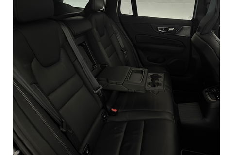 Volvo V60 2.0 T8 Twin Engine 355PK AWD R-Design Pano b/o LED 360camera Trekhaak Virtual Head-up Display Carplay Cruise Navi 19"LMV Memory-Seats Leder PDC