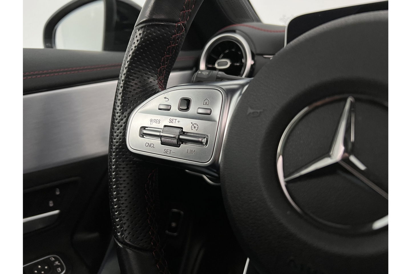 Mercedes-Benz CLA-Klasse 180 AMG Pano Camera LED Virtual Cruise Clima Navigatie 18"LMV